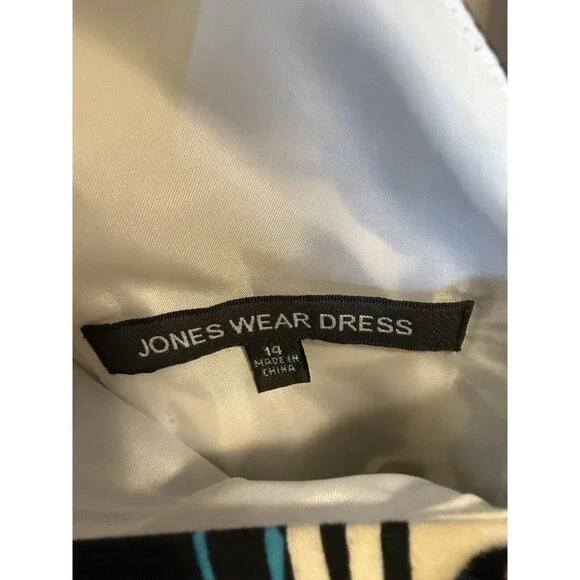 Jones Wear Dress Women’s Size 14 White Black And Blue Floral V Neck Dress Belted - Picture 2 of 4